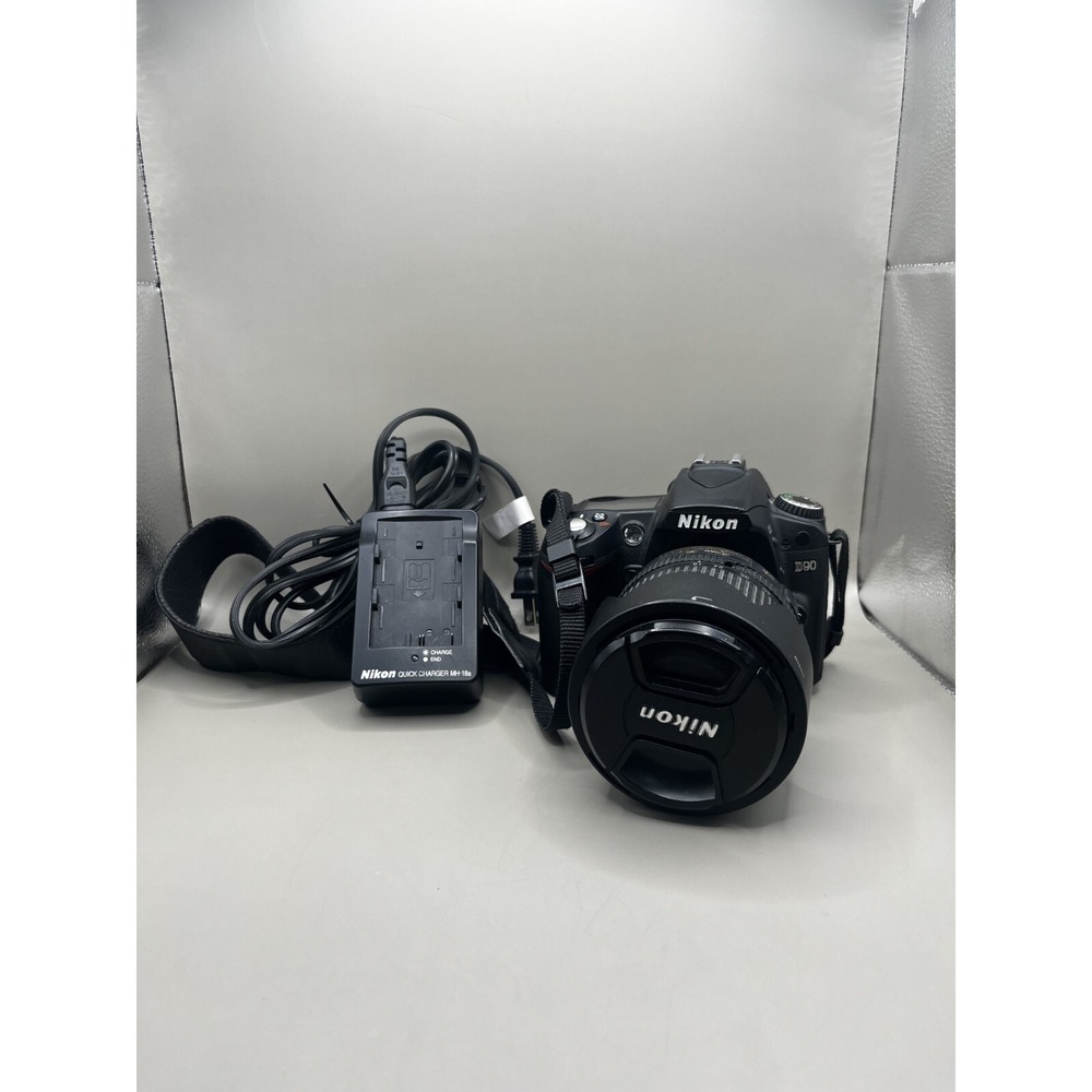 Nikon D90 DSLR Digital Camera AF-S DX NIKKOR 18-105mm f3.5-5.6 G ED VR Lens Bag